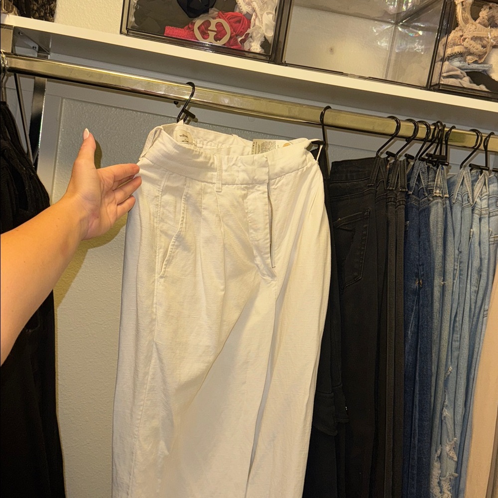 ARITZIA EFFORTLESS White Casual Pants